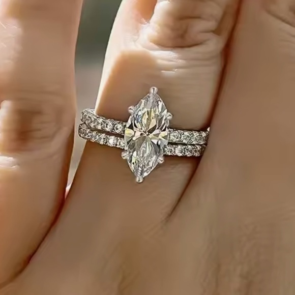 18k 2ct Marquis Ring - Picture 3 of 9